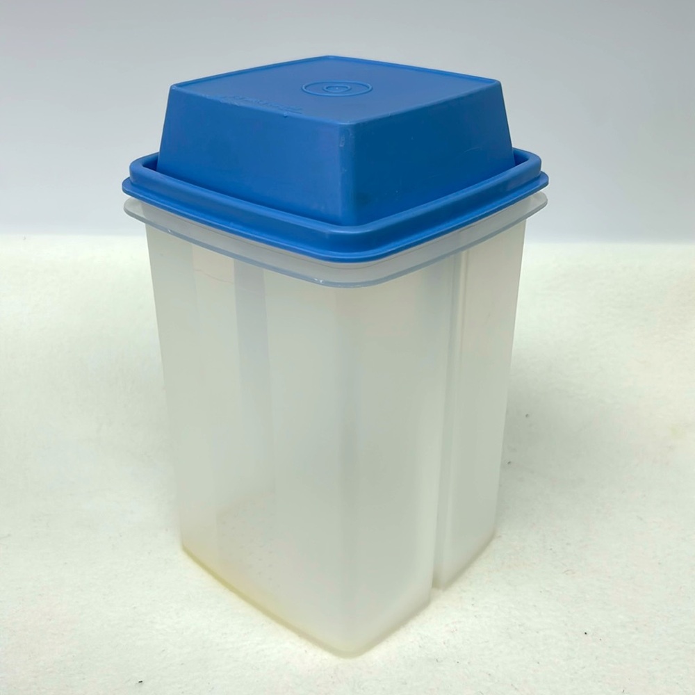 Vintage 3 piece TUPPERWARE “ Pick A Deli” set with with blue lid